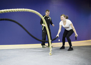 Personal trainer Konsta Karjalainen käski purkaa aggressiot köysiin, ja kahva jäi käteen.